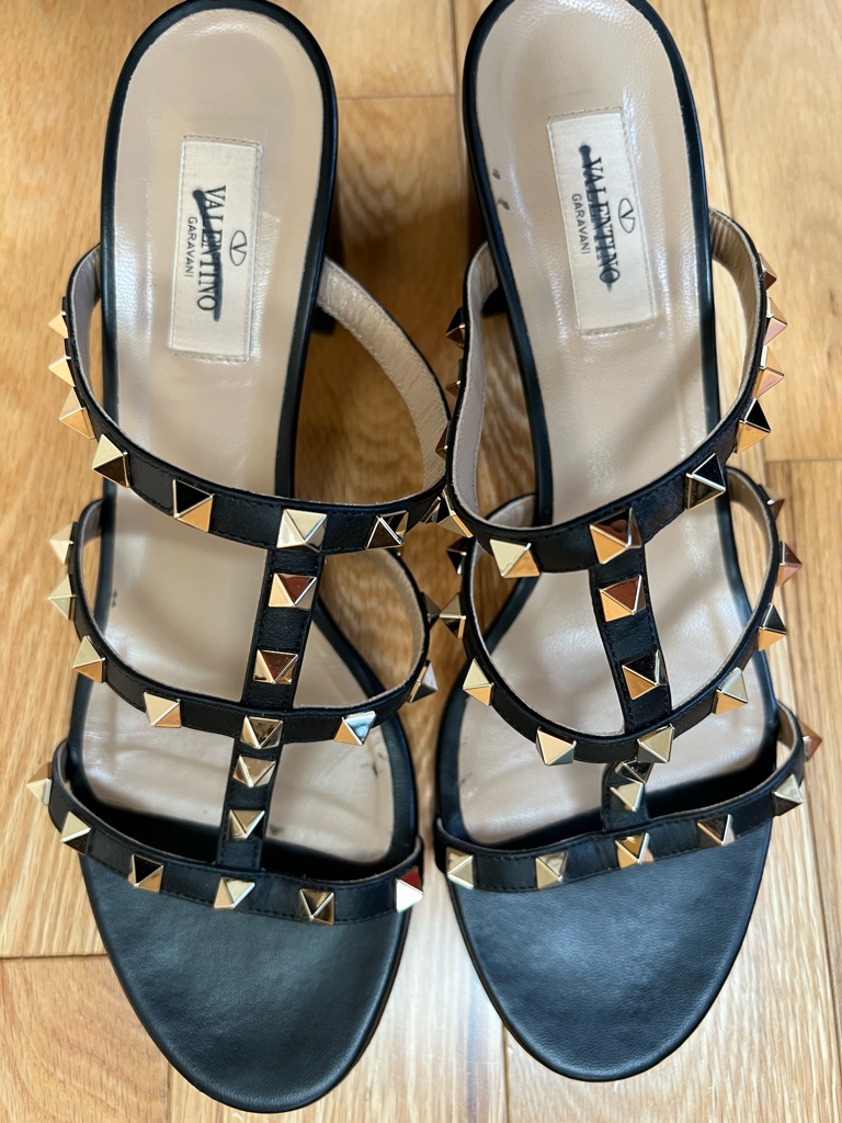 Valentino Garavani Black Rockstud Caged Sandals At 40.5 Current Retail $920